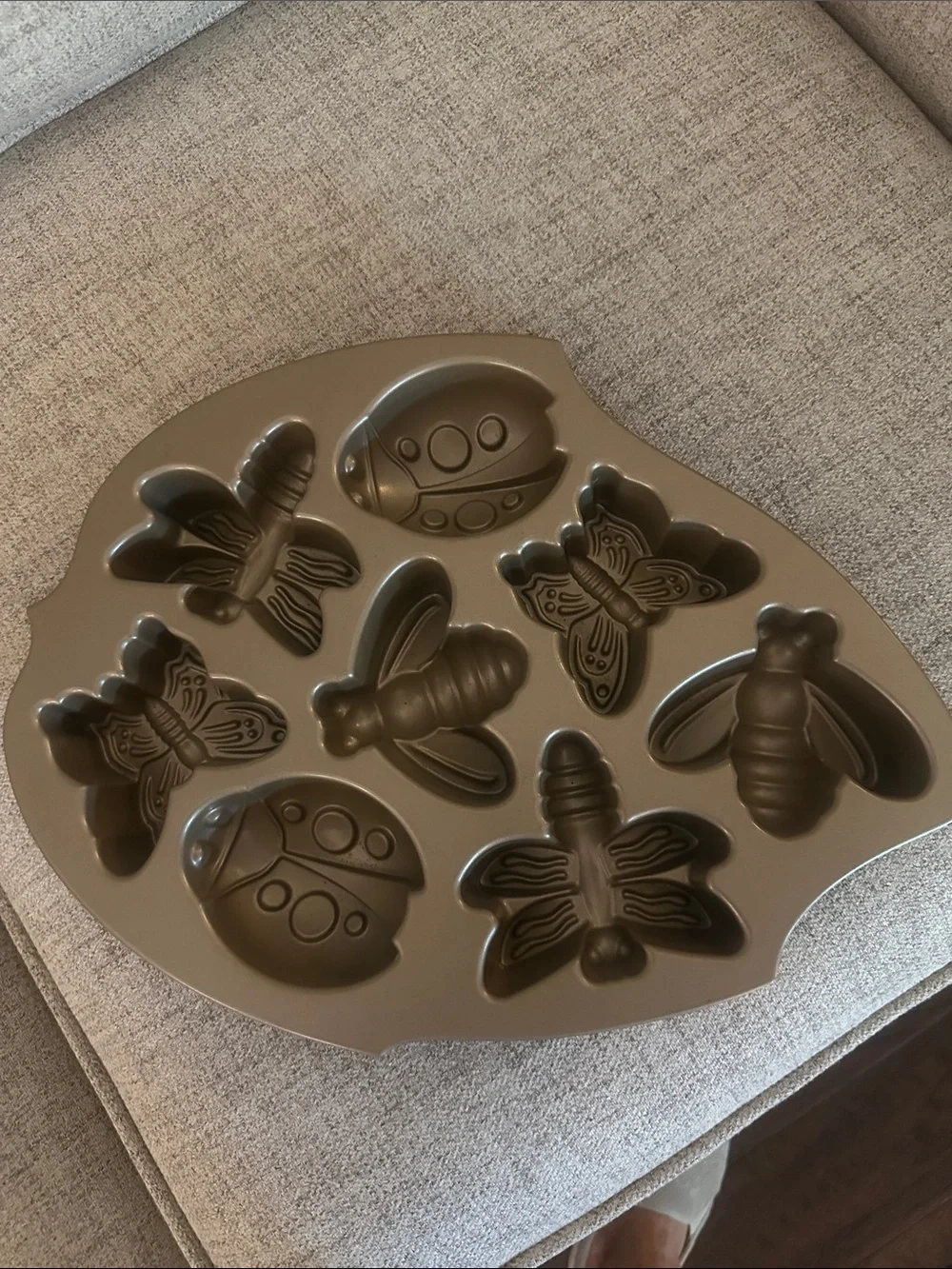 Appears New Nordic Wear Backyard Bugs Cake Pan